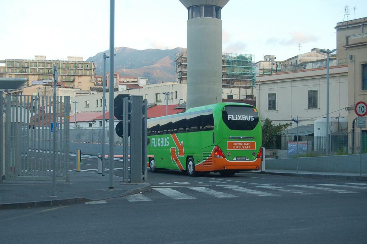 パレルモ Terminal Bus Cairoli Bed & Breakfast エクステリア 写真